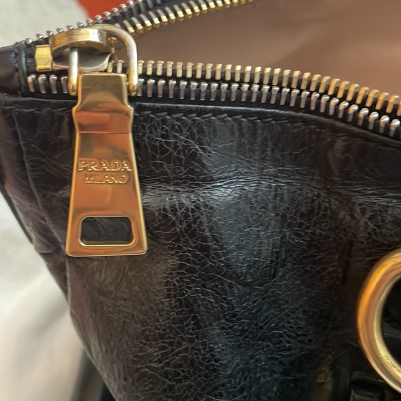 Prada bag with adjustable strap - Picture 7 of 8